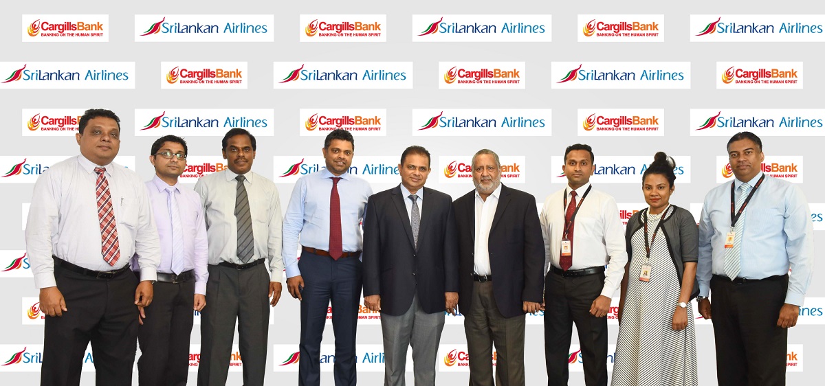SriLankan Airlines team together with Cargills Bank team after signing the agreement.